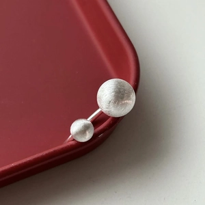 Minimalist 925 silver open ring featuring asymmetrical brushed beads in matte finish