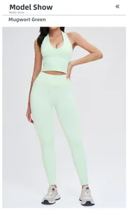 Détails de l'ensemble de yoga sans couture vert herbe avec haut licou et legging taille haute