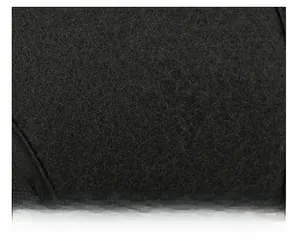 Macro-opname van warme zwarte wollen stoftextuur op een baseballcap van zacht materiaal