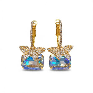Elegante Schmetterlings-Ohrhänger aus Gold mit Regenbogen-Zirkonia und Kristallen