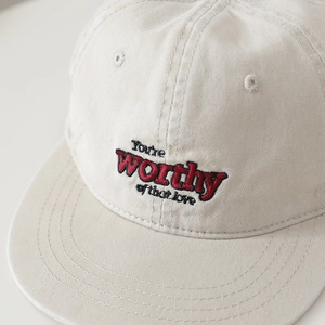 Casquette hip hop enfant beige en coton avec lettrage brodé WORTHY rouge élégant