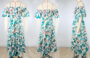 Dettagli del vestito lungo a fiori a balze con scollo a barca e maniche a palloncino