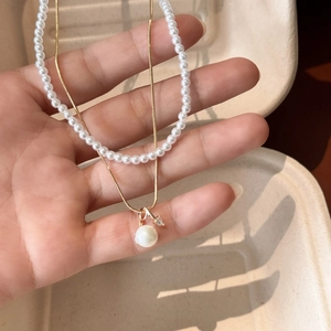 Exquisite close-up view of 18k gold plated necklace with pearl and heart zircon pendant