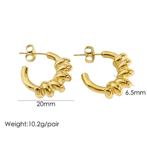 Detail view of gold 20mm twisted C-shape hoop earrings with size and weight dimensions