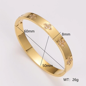 Detail view of gold stainless steel clover bracelet showing 60mm inner diameter dimensions