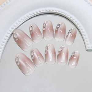 Cat-Eye-Nägel zum Aufkleben, nude-rosa Farbverlauf, Glitzersteine und silberne French-Tips