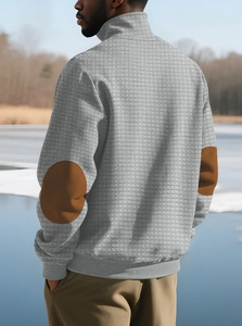 Rückansicht eines grauen Herren-Waffelstrick-Sweatshirts mit braunen Ellbogen-Patches