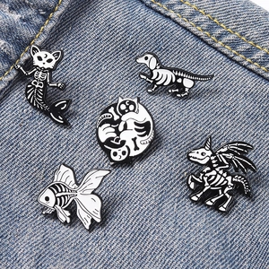 Lot de pins émaillés squelette fantastique avec chat sirène et licorne sur denim