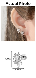 Detail macro of silver fireworks ear stud with zircon inlay and exact product measurements