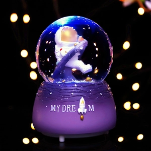 Carillon Sfera Di Cristallo Astronauta Sfera Di Neve Luminosa Decorazione Scrivania Resina Vetro Spazio