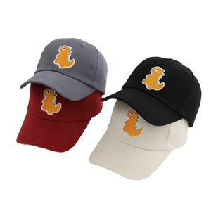Casquette de baseball enfant avec broderie dinosaure en gris noir rouge et beige
