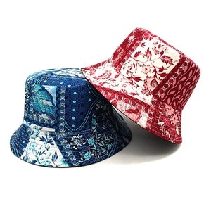 Cappelli alla pescatora con stampe floreali geometriche colorate per protezione solare
