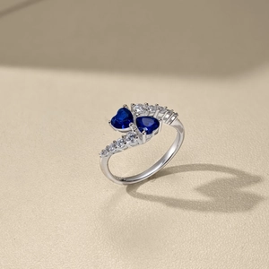 Detailed macro shot of blue heart-shaped zirconia stones on S925 silver ring band
