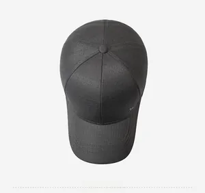 Vue de dessus d'une casquette gris foncé avec tissu ripstop respirant texturé
