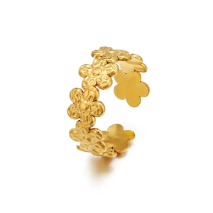 Adjustable gold flower ring in stainless steel with a continuous floral relief pattern