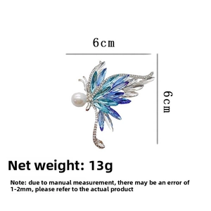Détails de la broche papillon en cristal bleu avec dimensions de 6 cm par 6 cm