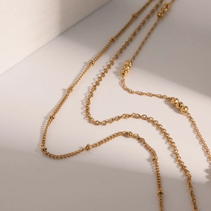 Collier triple épaisseur en acier inoxydable doré 18k avec perles pour femmes élégantes
