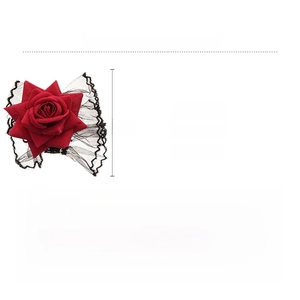 Vue détaillée d'un bracelet rose en dentelle rouge de 9 cm montrant texture et mesures