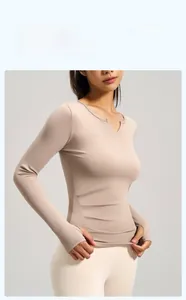 Top da yoga aderente con scollo a V rosa nude con fori per i pollici e vita stretta