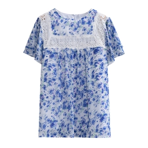 Short sleeve floral top for women with white lace patchwork and blue print pattern