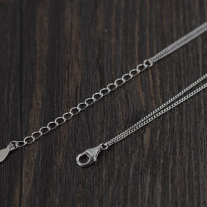 Collier à chaîne plate en acier inoxydable plaqué 18K avec fermoir argenté et extension