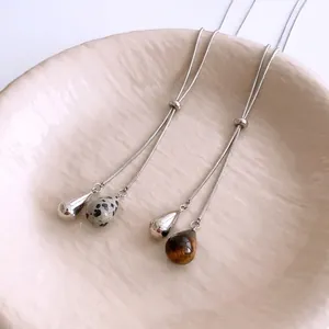 Collier vintage avec pendentif goutte d'eau en pierre tachetée et chaîne serpent