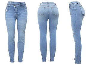 Dettaglio jeans a vita alta blu chiaro con patta a bottoni incrociati e orli sfilacciati