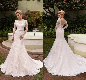 Robe de mariée sirène en dentelle avec col illusion et dos nu avec lacets croisés