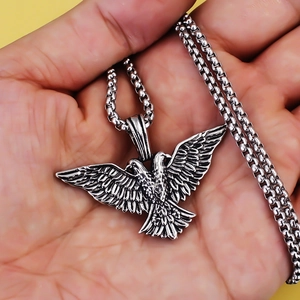 Collana con ciondolo aquila a due teste in argento antico da uomo stile punk