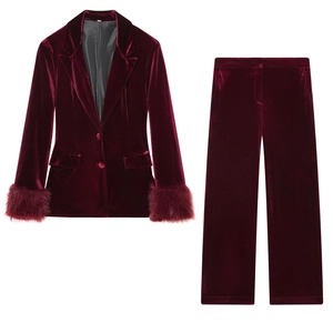 Blazer En Velours Et Pantalon Large Pour Femmes Avec Poignets En Fausse Fourrure Bourgogne Tenue Élégante