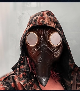 Maschera da medico della peste steampunk con occhiali dorati e dettagli di ingranaggi