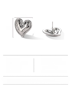 Detailed view of silver heart earrings with dimensions 22mm x 20mm and smooth finish
