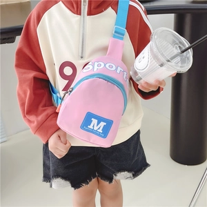 Sac bandoulière en nylon rose pour enfants avec imprimé sport et sangle réglable