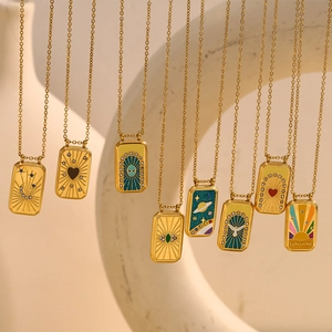 Colliers tarot en acier inoxydable plaqué or 18K avec pendentifs en émail coloré