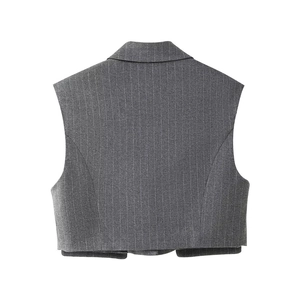 Vue arrière du gilet court gris à fines rayures avec coutures ajustées et col tailleur