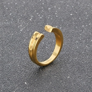 Detail of 316L stainless steel ring with V-groove design and polished gold finish