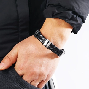 Bracelet minimaliste pour hommes en cuir tressé avec des anneaux en acier inoxydable