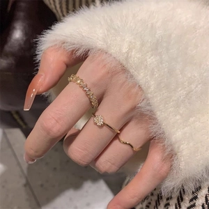 Three-piece gold plated ring set with zircon heart and wave patterns on model hand