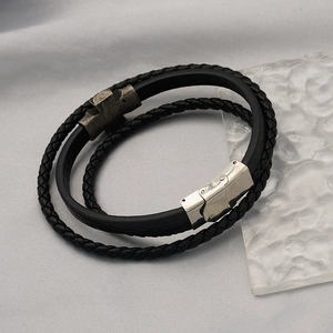 Bracelet pour homme en cuir tressé double couche noir avec breloque croix vintage