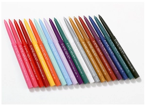 Overzicht van 20 kleuren waterproof gel eyeliner potloden in een gradiënt diagonaal