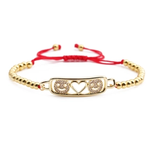 Verstellbares rotes Armband mit vergoldeten Perlen, Smileys und Herz-Anhänger