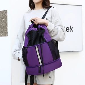 Zaino sportivo viola impermeabile con coulisse, scomparto per scarpe e striscia riflettente
