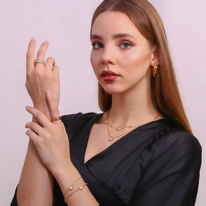Parure collier et bracelet plaqué or 18 carats avec cœurs en nacre pour femme