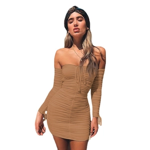 Robe mini plissée sexy à épaules dénudées et manches longues en couleur camel clair
