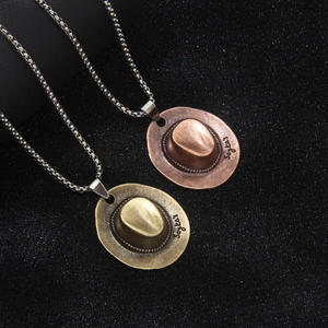 Cowboyhut-Anhänger-Halskette in Vintage-Bronze und Goldoptik mit Metallkette