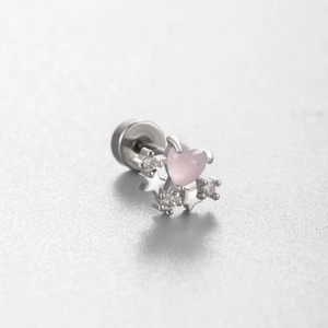 Pendiente de cartílago con gema de corazón rosa, estrellas plateadas y mini diamantes