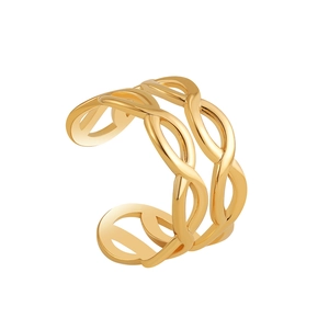 Detail of 18K gold-plated double-layered twisted chain ring with polished finish