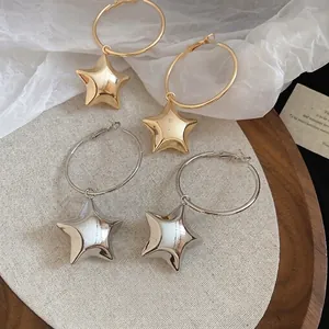 Orecchini a cerchio geometrici minimalisti con stella in finiture oro e argento