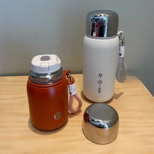 Detail of 316 stainless steel vacuum flask with one-click button and detachable carry strap