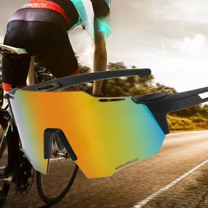Detail of panoramic photochromic cycling sunglasses with gradient polarized lens and matte frame